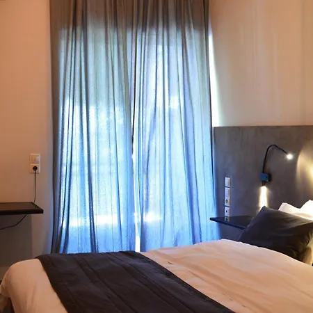 Alexakis & Hotell Loutra Ipatis