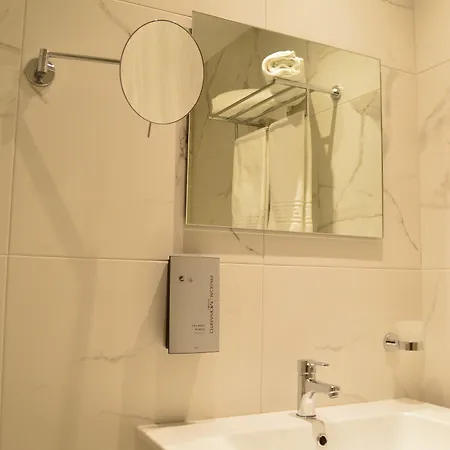 Otel Alexakis & 3*
