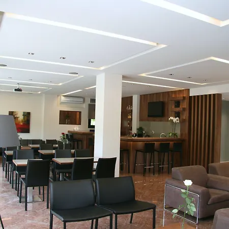 Alexakis & Hotell Loutra Ipatis