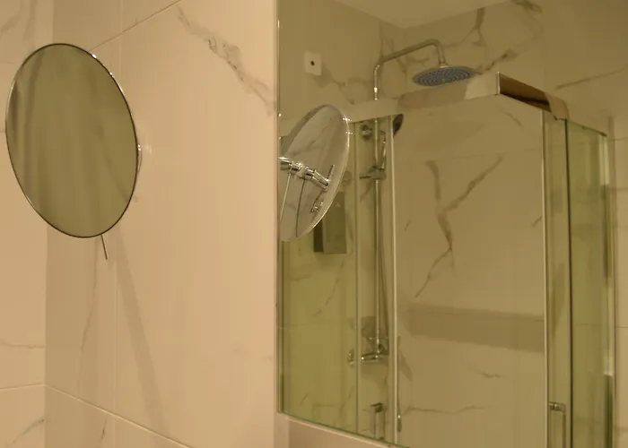 Alexakis & Ξενοδοχείο 3*